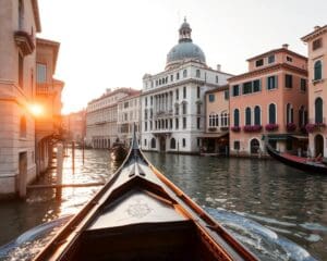 Passeios românticos de barco pelos canais de Veneza